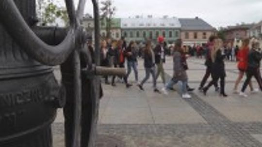 100 par zatańczyło w Kielcach poloneza