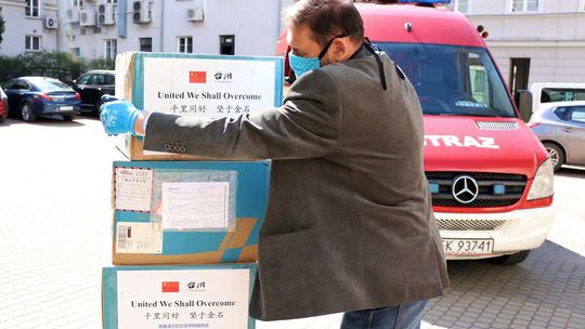 12 tysięcy masek ochronnych z miasta Taizhou 