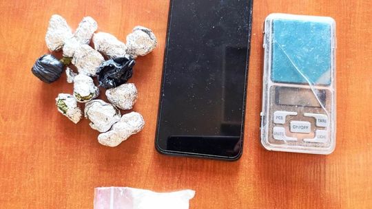 Kieleccy policjanci zabezpieczyli substancje u 23-letniego mieszkańca Kielc