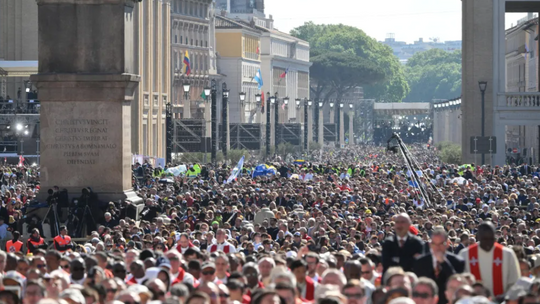 250 tysięcy osób na pogrzebie papieża Franciszka