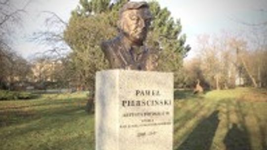 Aleja Sław XX wieku z popiersiem Pawła Pierścińskiego