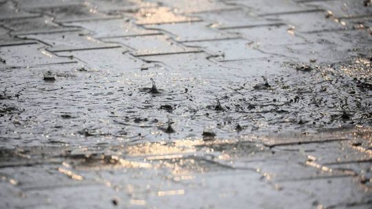 Alert RCB: burze, silny wiatr i ulewny deszcz we wschodniej Polsce