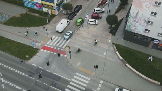 Auto, rower, hulajnoga czy autobus? Który ze środków transportu wypadł najlepiej?