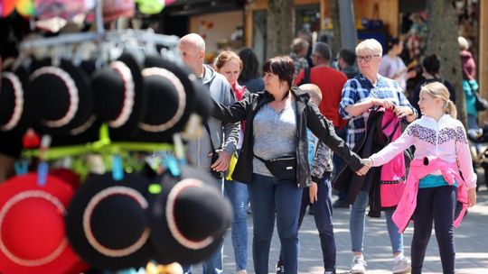 Badanie: ok. 37 proc. Polaków planuje spędzić urlop w kraju, a 18 proc. za granicą