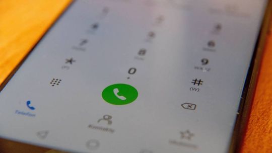 Badanie: ponad 18 proc. Polaków mogło w pandemii przekazać przez telefon poufne dane oszustom