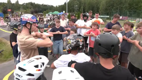 Bartosz Giemza i Dawid Godziek na otwarciu Pumptruck'u w Zagnańsku