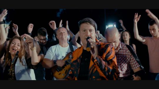 Baw się, śpiewaj, ciesz się życiem! To właśnie Kindżał