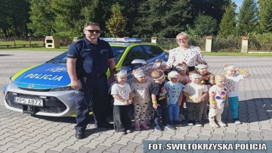 „Bezpieczna droga do szkoły” z włoszczowskimi dzielnicowymi