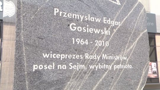 Budowa pomnika Przemysława Gosiewskiego dobiega końca