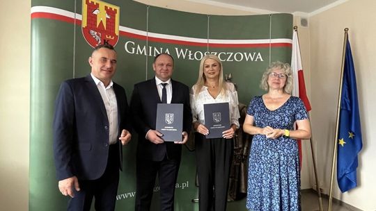 Burmistrz Włoszczowy wręczył dyrektorom szkół akty powierzenia stanowiska