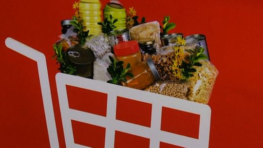 Caritas przygotowuje paczki z żywnością dla potrzebujących