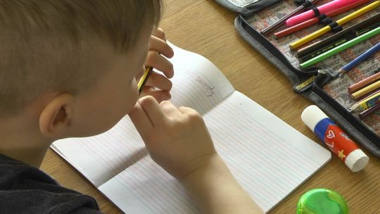 CBOS: zdaniem 89 proc. rodziców jakość nauki zdalnej gorsza niż stacjonarnej