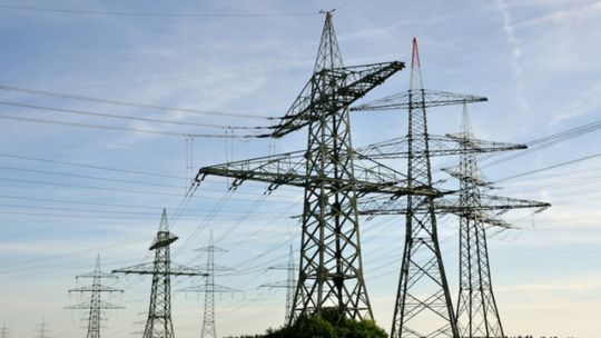 Ceny energii elektrycznej znów mogą wymagać schłodzenia