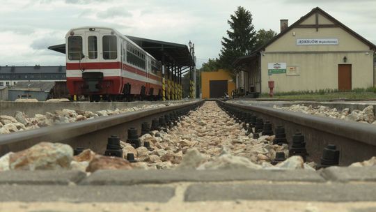 Ciuchcia Ponidzie na ostatniej prostej