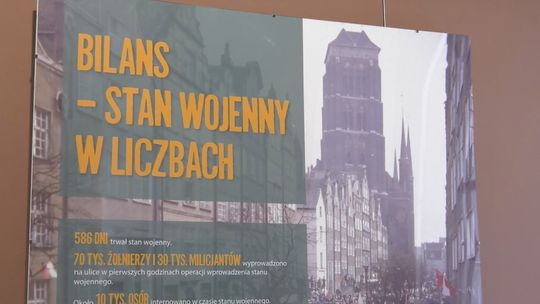 Czołgi z wycelowanymi lufami w okna mieszkań. 13 grudnia czterdzieści lat temu. Wystawa w Muzeum Orła Białego w Skarżysku