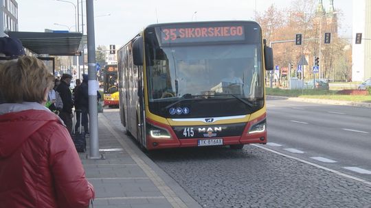 Czym dojechać na cmentarz i wrócić do domu?