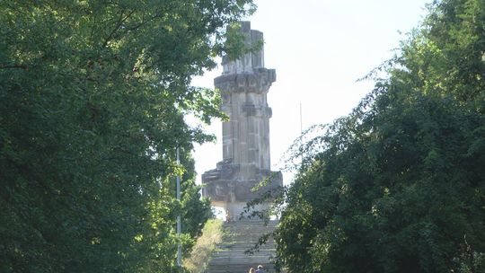 Czyja to pomniko-rzeźba?