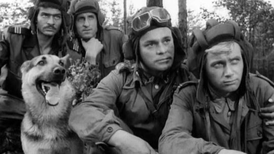 Deszcze niespokojne potargały sad – 60 lat temu miał premierę serial „Czterej pancerni i pies”