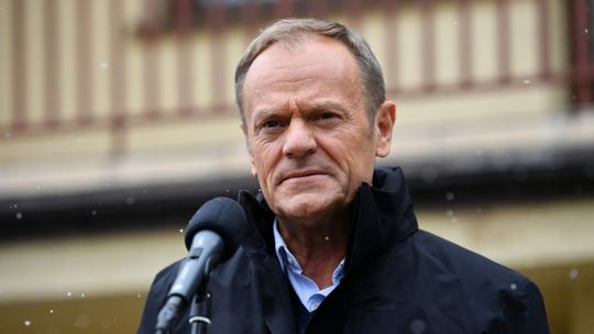 Donald Tusk w proponuje 20-procentową podwyżkę dla pracowników "budżetówki"