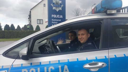 Dotarli na porodówkę z pomocą policjantów