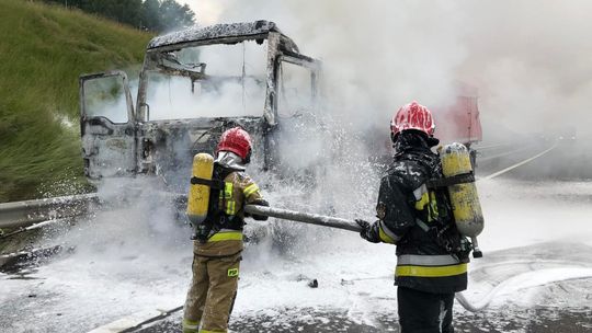 Droga S7 zablokowana. Doszło do pożaru auta ciężarowego