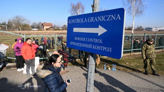 Dworczyk: kolejki uchodźców po stronie ukraińskiej zmniejszają się; ukraińska straż graniczna uprościła procedury