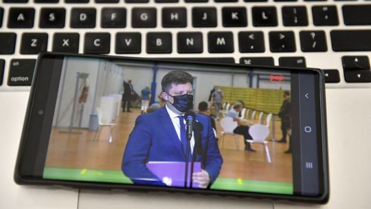 Dworczyk: w kwietniu pilotaże punktów szczepień powszechnych i drive-thru