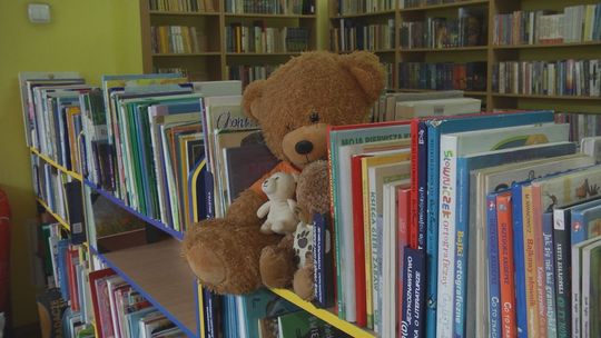 Dzieciom czytane są bajki, mamy mają relaks