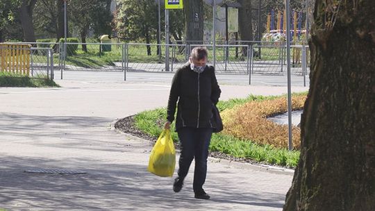 Ekspert: liczba przypadków COVID-19 spada w normalnym tempie; zasady sanitarne "działają"