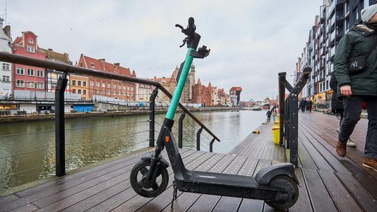 Ekspertka: 12 proc. użytkowników e-hulajnóg uczestniczących w wypadkach kierowało po alkoholu