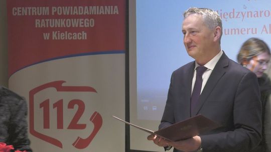 Europejski Dzień Numeru Alarmowego. Wojewoda wręczył wyróżnienia pracownikom Centrum Powiadamiania Ratunkowego w Kielcach