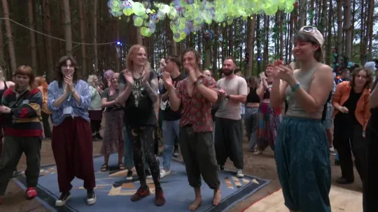 Festiwal Racłacamp: manifestacja wolności, synergii pokoleń i centrum sztuki alternatywnej