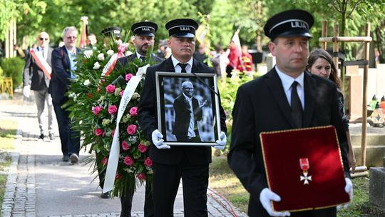 Franciszek Smuda, wybitny trener piłkarski, spoczął na Cmentarzu Rakowickim w Krakowie