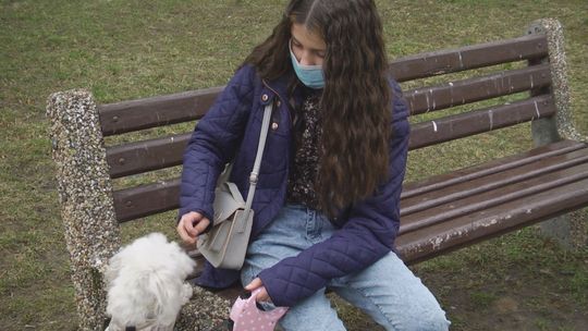 Gabrysia wyprowadza psy by zarobić na swoje wielkie marzenie