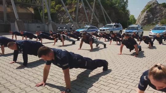 #GaszynChallenge – kieleccy policjanci pompowali dla małej Zosi