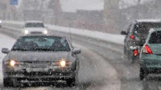 GDDKiA ostrzega kierowców przed śniegiem, deszczem ze śniegiem i śliskimi drogami