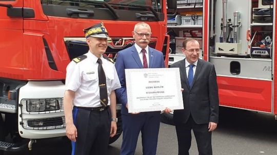 Gmina Masłów odebrała promesę na sfinansowanie wozu strażackiego 