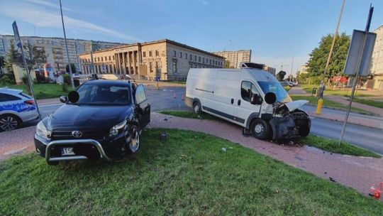 Groźna kolizja na skrzyżowaniu ul. Słowackiego i Tysiąclecia