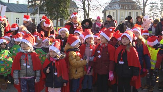 Zapraszamy do obejrzenia i wysłuchania materiału, który zarejestrowaliśmy podczas inauguracji okresu Świąt Bożego Narodzenia na placu przed Urzędem Miasta w Końskich w roku ubiegłym. Wspaniałe świąteczne pastorałki i kolędy wykonywały koneckie przedszkolaki i uczniowie szkół podstawowych....