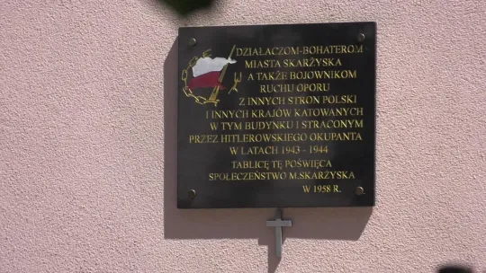 Historia pewnej tablicy zakłamującej historię