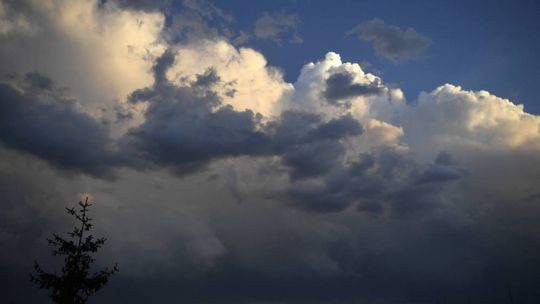 IMGW na majówkę: weekend pod znakiem chmur, ale pojawi się też słońce; na południu nawet 21 st. C