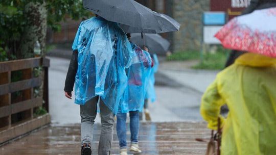 IMGW: ostrzeżenia przed burzami w ośmiu województwach