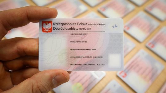 J. Cieszyński: dokument elektroniczny na równi z plastikowym dowodem osobistym - już w 2023 roku