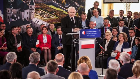 J. Kaczyński: za czasów PO-PSL Polska powiatowa, Polska wsi, mniejszych miast była w wielkiej mierze zapomniana