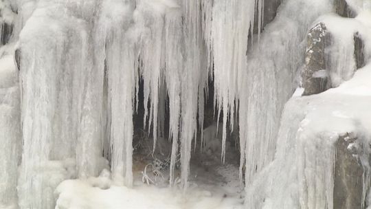 Jak powstaje lodospad i kto może się po nim wspinać?