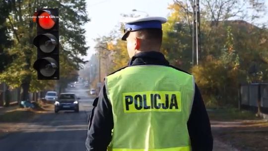 Jak się zachować, gdy policjant kieruje ruchem?