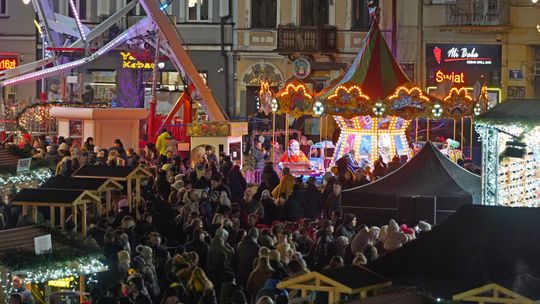 Jarmark Świąteczny przyciągnął tłumy Jarmark Świąteczny przyciągnął tłumy