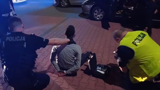 Zakaz prowadzenia wszelkich pojazdów i czynna napaść na policjanta 