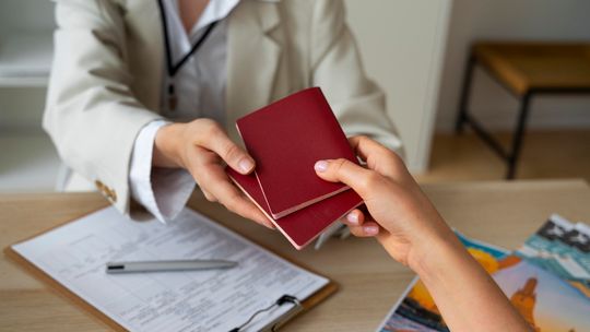 Karta stałego pobytu jako droga do legalnej pracy w Polsce