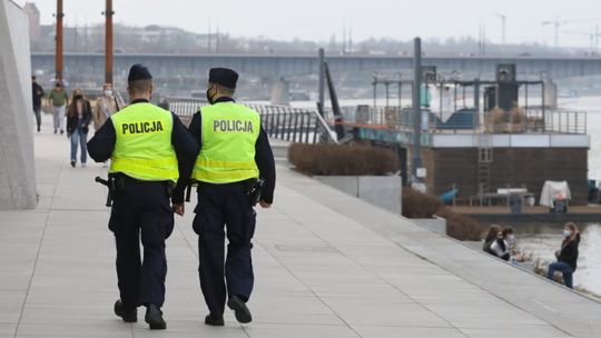 KGP: ostatniej doby nałożono ponad 4,6 tys. mandatów za brak maseczki